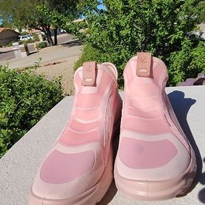 Ecco Alpha Slip On Sneaker Womens 8-8.5